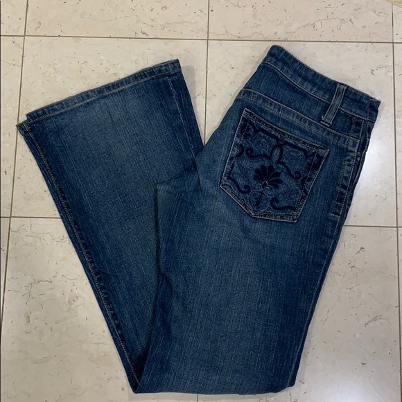 B D Bluejeans, boot leg, low waist. Size 28 - Picture 1 of 5